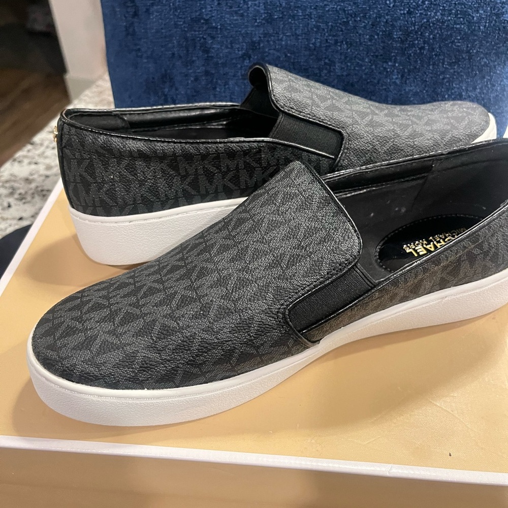 Michael Kors women Brenden slip on fashion sneakers black women size 9